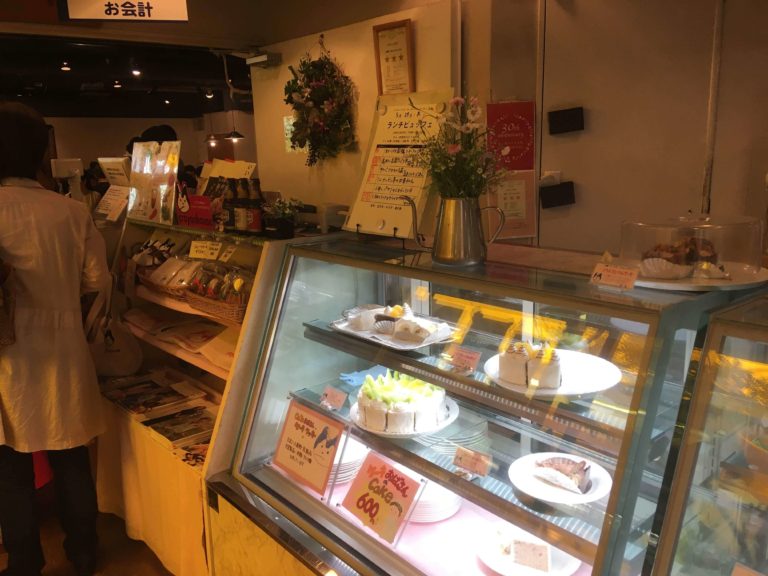 【クレヨンハウス】落合恵子さん主催の絵本屋さん。子連れにもおすすめ！表参道でオーガニックランチバイキング（1500円